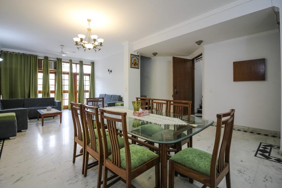 Day, Living room, Dining area