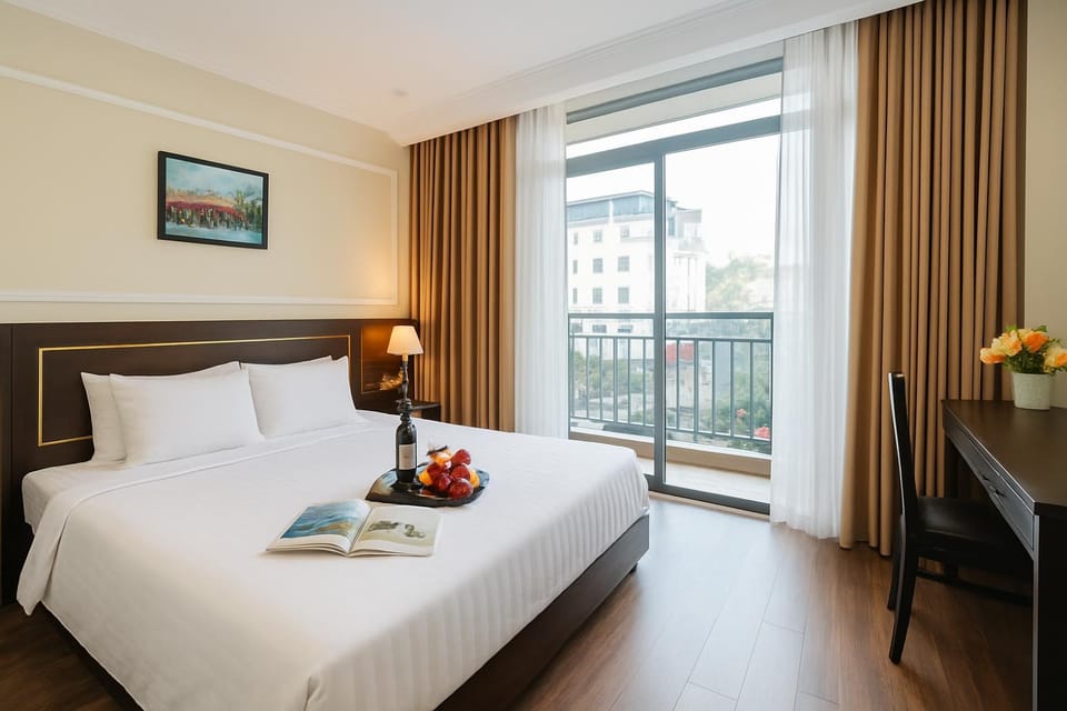 Bed, TV and multimedia, View (from property/room), Balcony/Terrace, Photo of the whole room, Bedroom