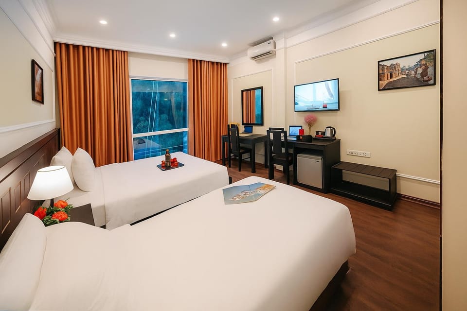 Communal lounge/ TV room, TV and multimedia, Living room, Photo of the whole room, Seating area