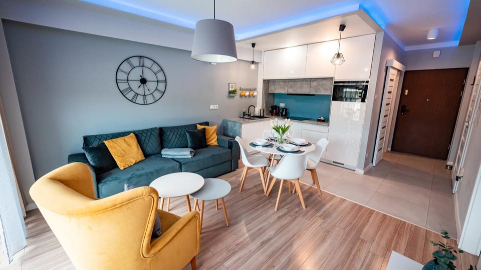 Kitchen or kitchenette, Living room, Seating area, Dining area