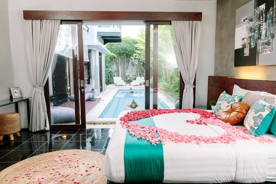 Bed, View (from property/room), Photo of the whole room, Bedroom, Pool view