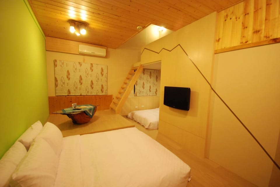 Bedroom, bunk bed