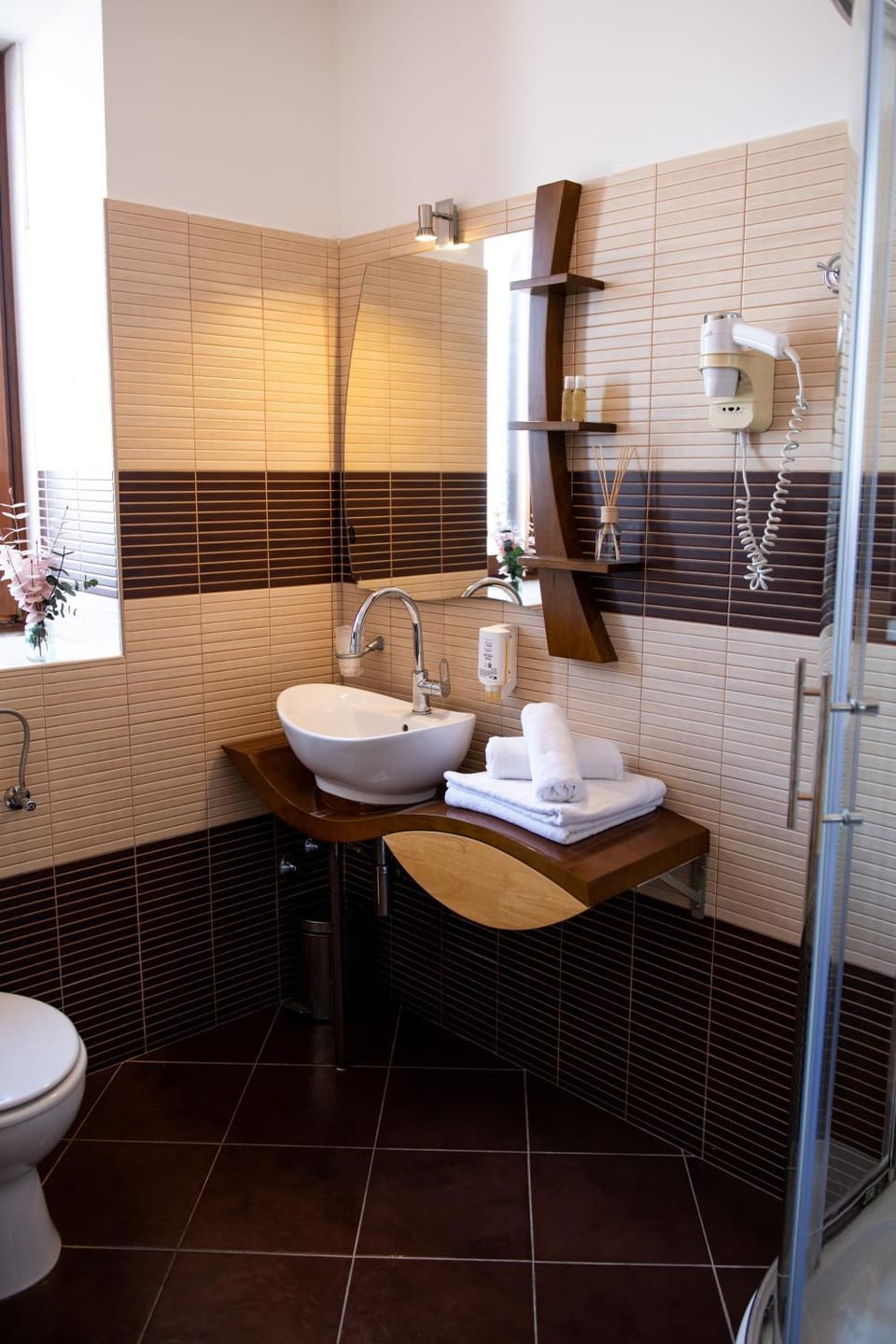 Shower, Toilet, Bathroom, towels