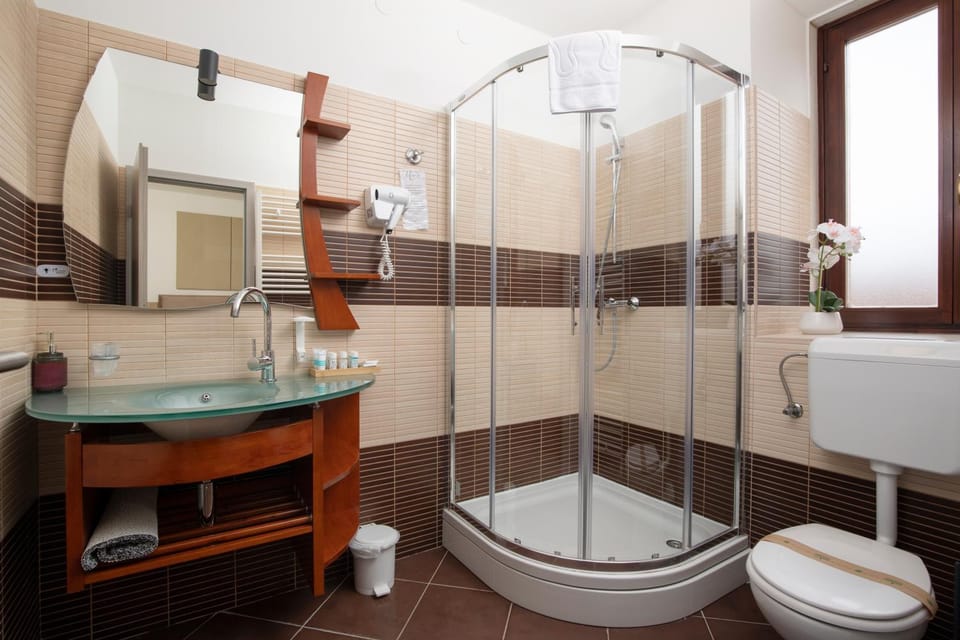 Shower, Toilet, Bathroom