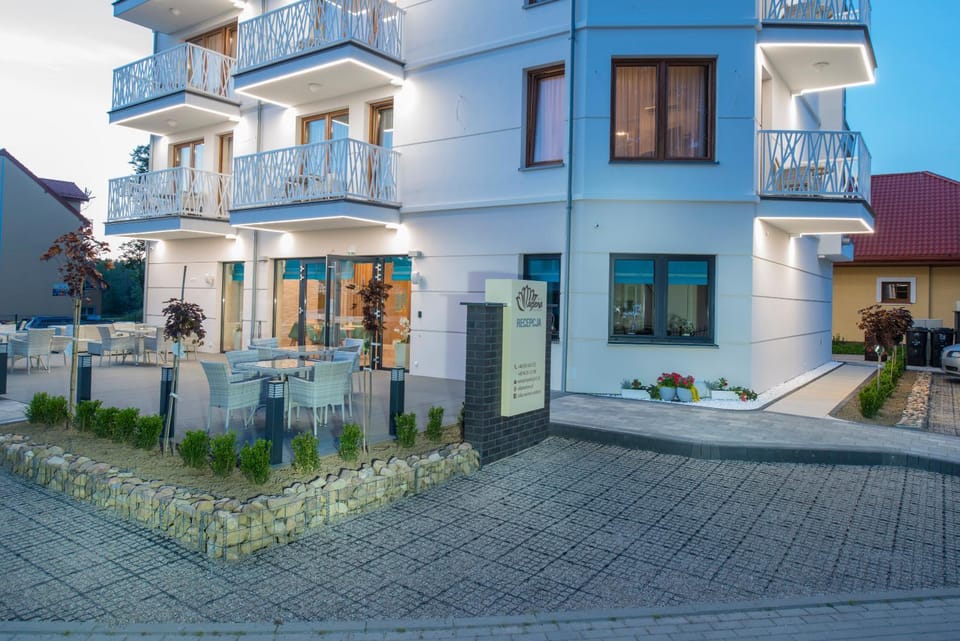 Facade/entrance, Balcony/Terrace, Floor plan