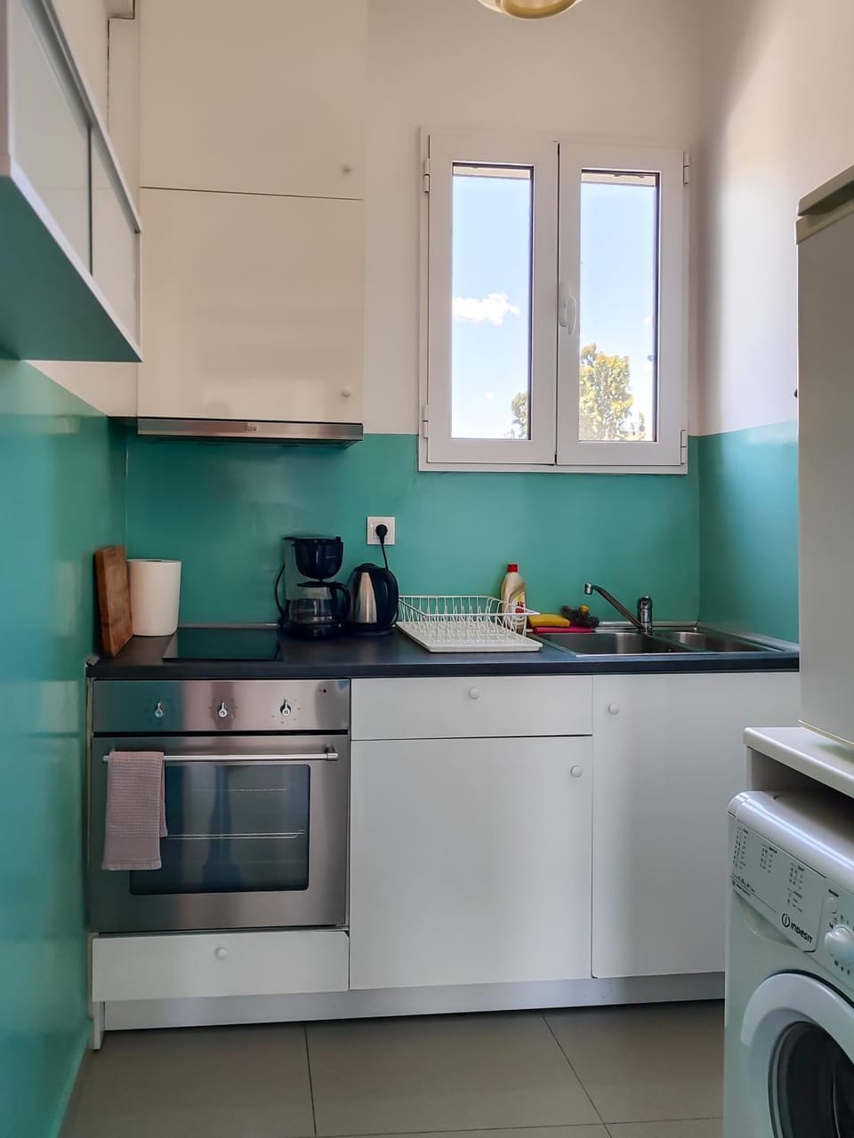 Coffee/tea facilities, washing machine, kitchen