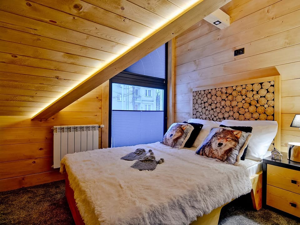 Bed, Other, Photo of the whole room, Decorative detail, Bedroom, On site