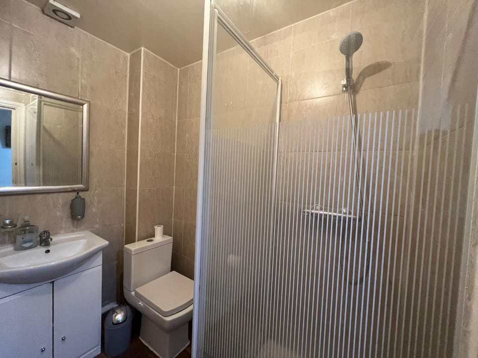 Lovely 2 Bedroom Apartment with Balcony - Euston Apartment in London Borough of Islington