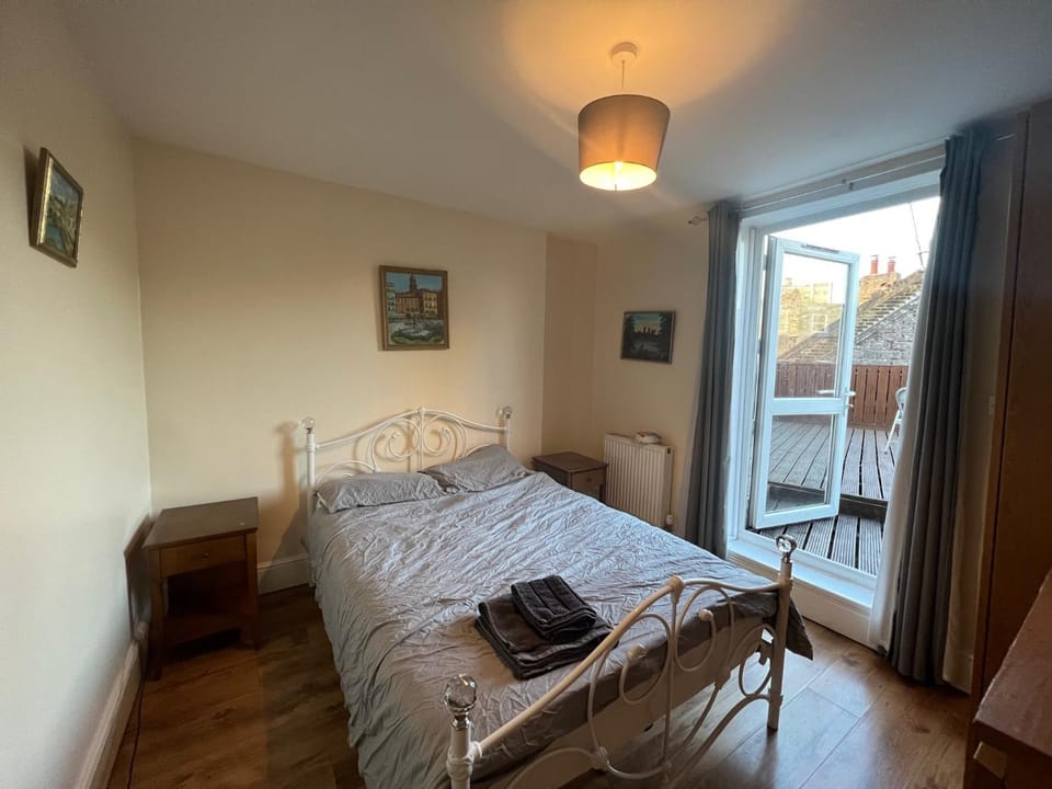 Lovely 2 Bedroom Apartment with Balcony - Euston Apartment in London Borough of Islington