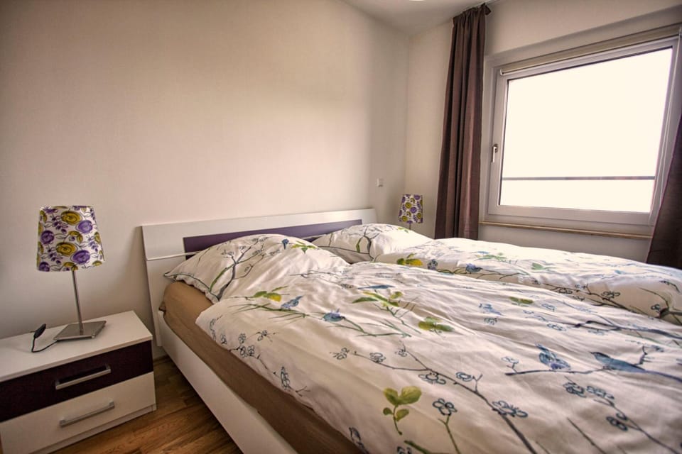 Bedroom, City view, Landmark view