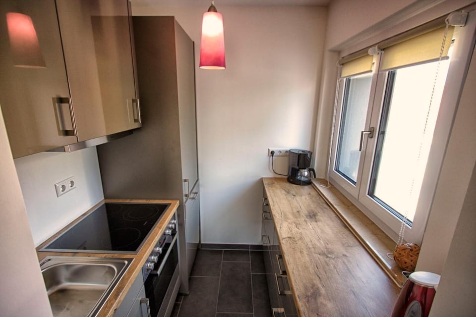 Coffee/tea facilities, Kitchen or kitchenette, City view, City view