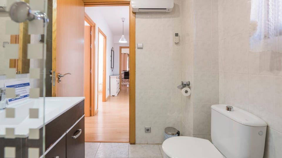 Shower, Bathroom, air conditioner