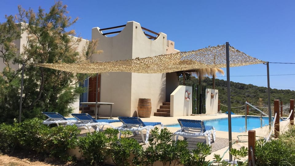 Pool view, Swimming pool, sunbed