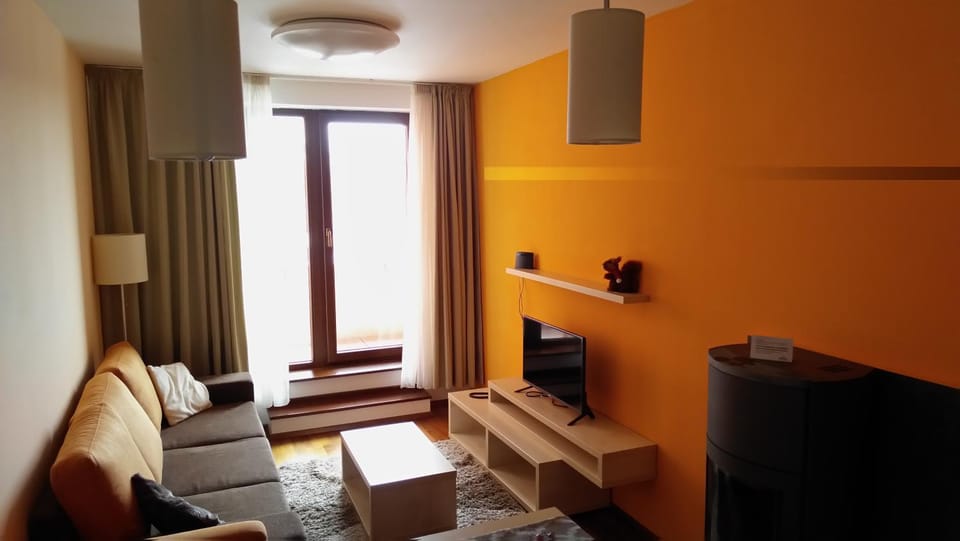 TV and multimedia, Balcony/Terrace, Living room, Photo of the whole room, Decorative detail, On site, Sunrise