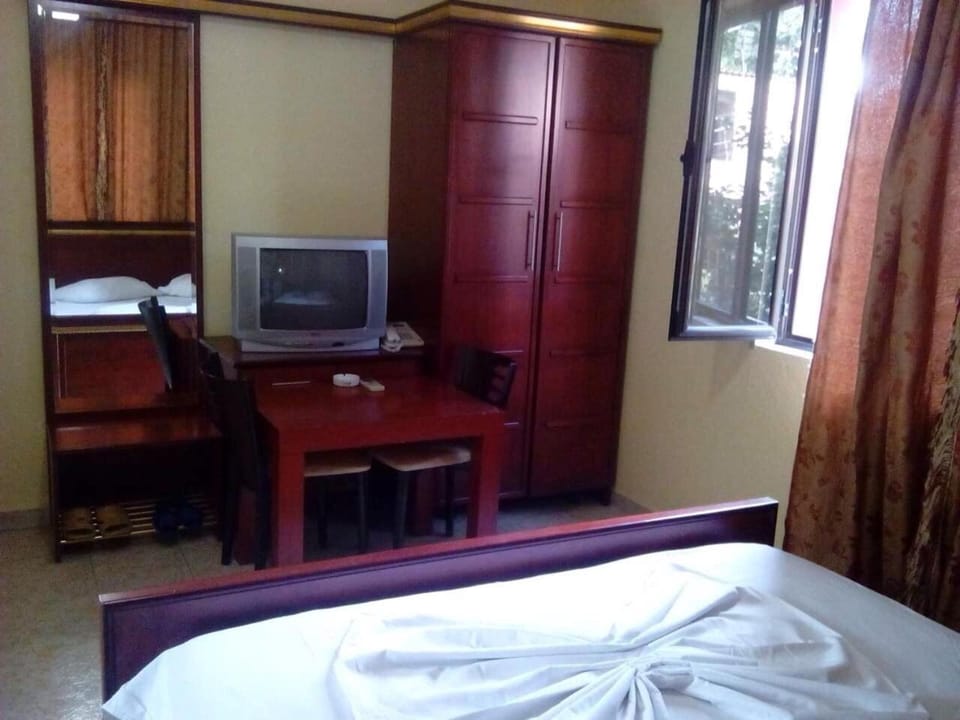 Bed, Photo of the whole room, Seating area
