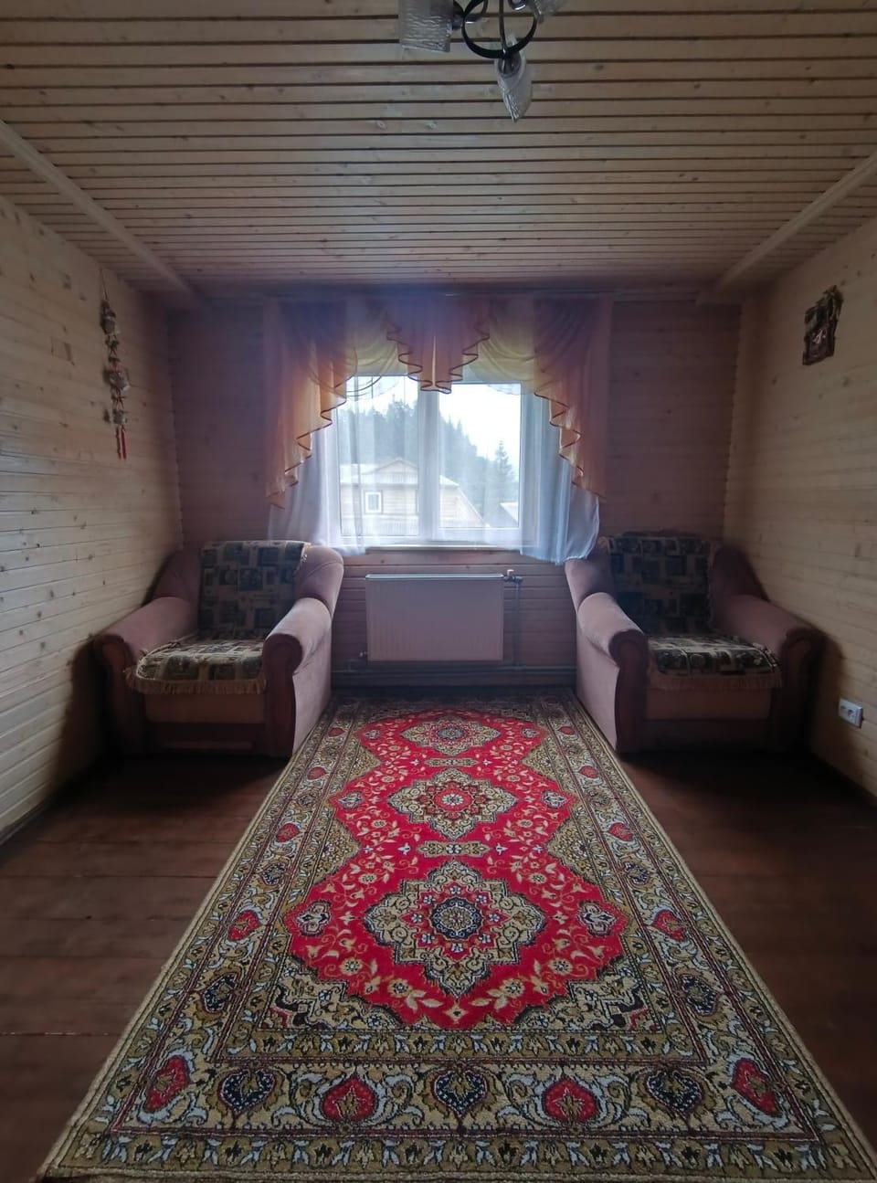 Photo of the whole room, Seating area