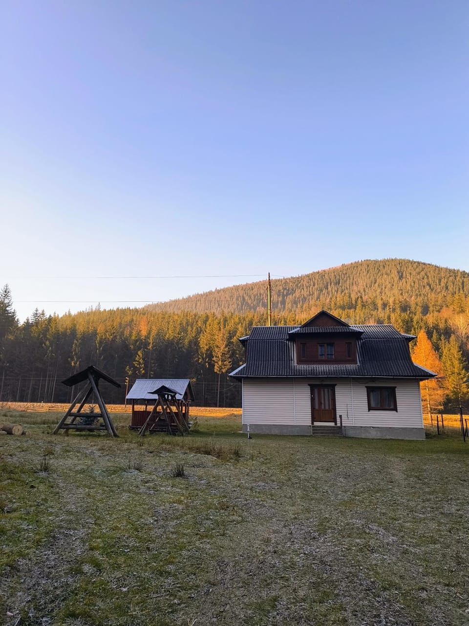 Property building, Day, Natural landscape, Mountain view