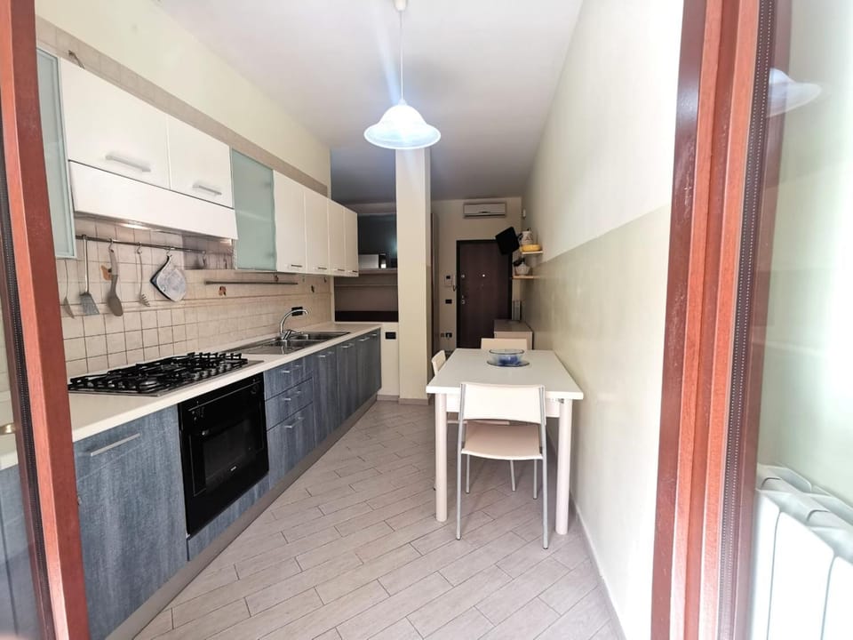 Kitchen or kitchenette, Dining area, pet friendly
