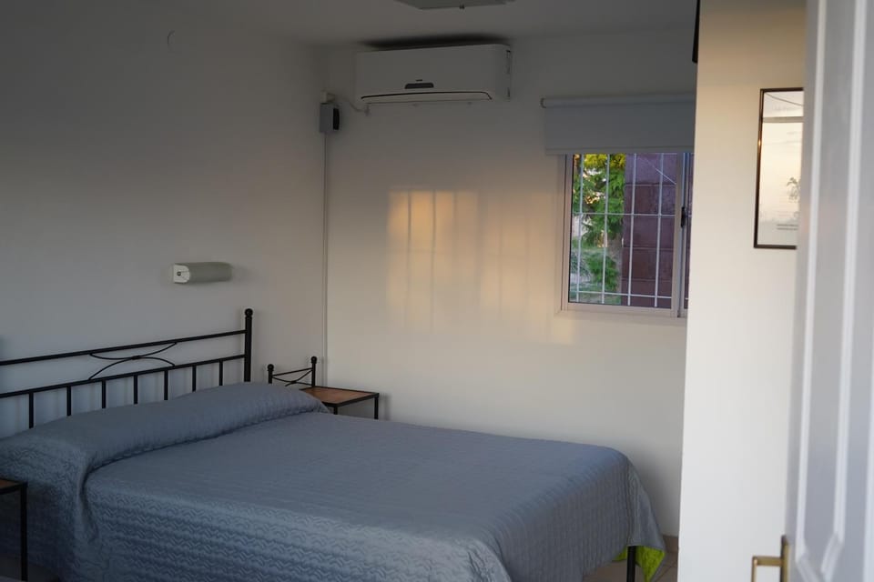 Bed, Bedroom, air conditioner