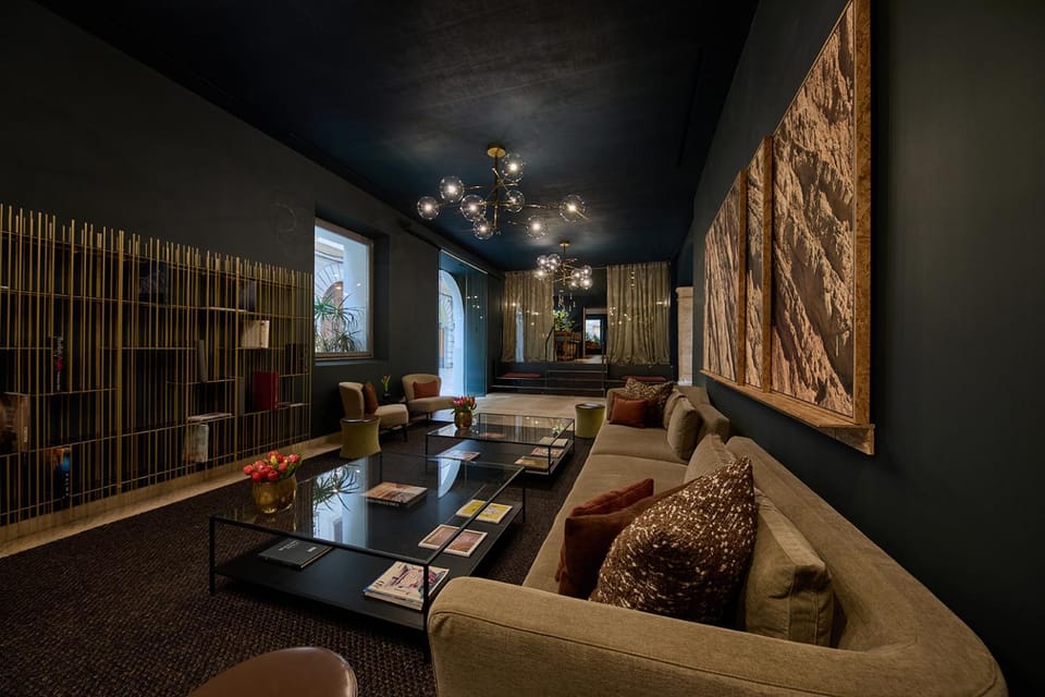 Living room, Seating area