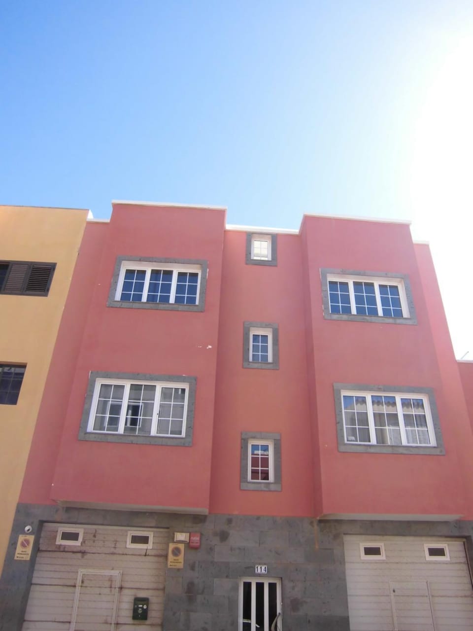 Facade/entrance, Off site