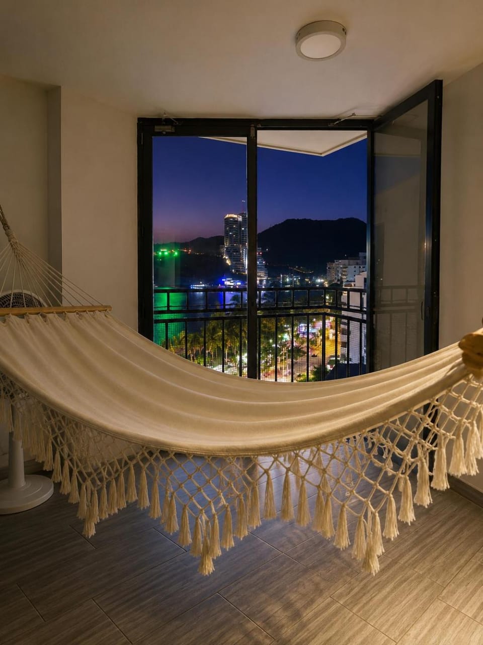 Night, Natural landscape, View (from property/room), Balcony/Terrace, Living room, Seating area, Beach, Evening entertainment, Evening entertainment, Mountain view, Sea view