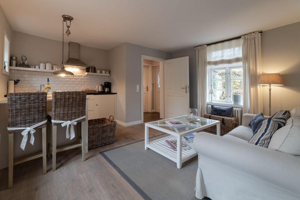 Kitchen or kitchenette, Living room, Seating area