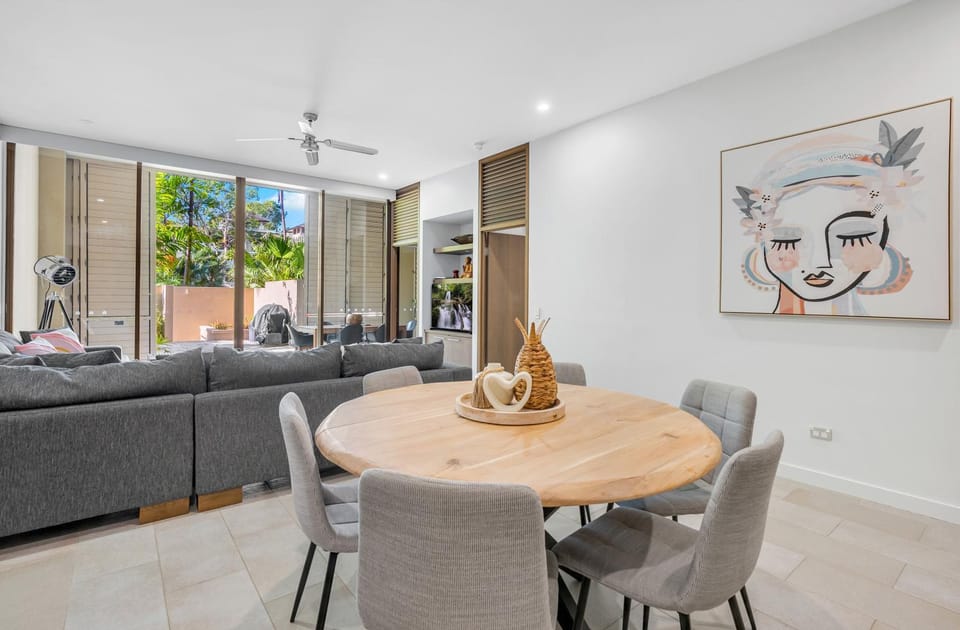 Living room, Dining area