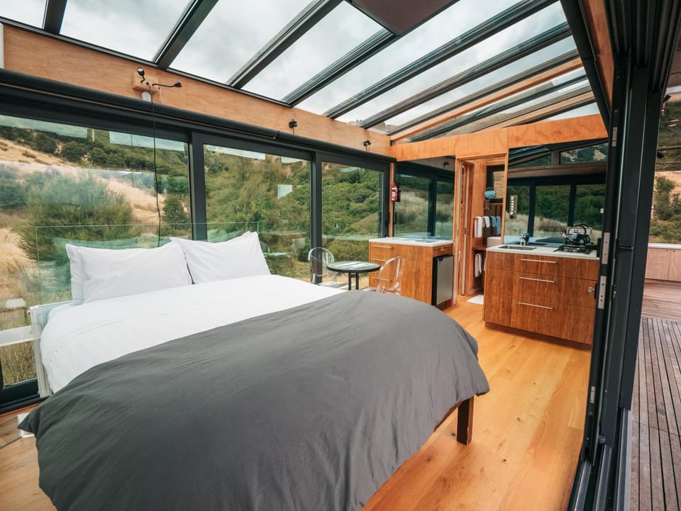 Kitchen or kitchenette, Bedroom