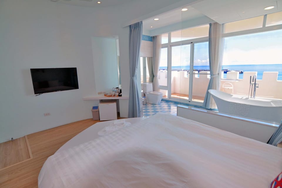 Shower, Toilet, TV and multimedia, Photo of the whole room, Bedroom, bunk bed