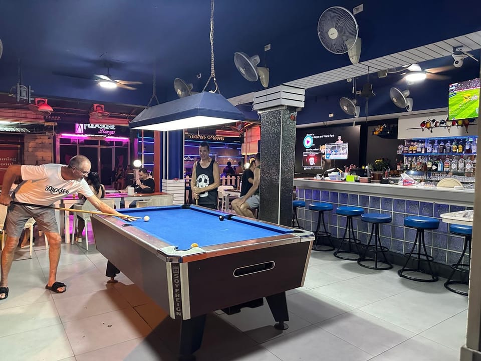 Billiard, Lounge or bar