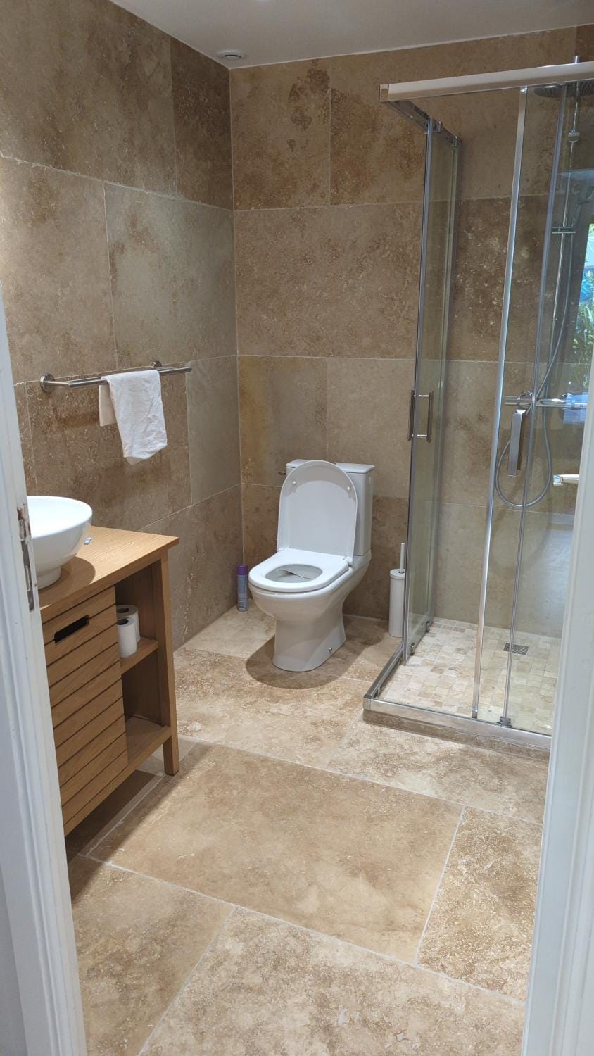 Shower, Toilet