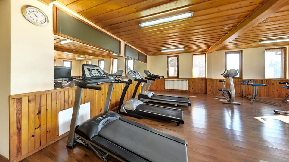 Property building, View (from property/room), Fitness centre/facilities, Fitness centre/facilities, Photo of the whole room, Sports, Time of day