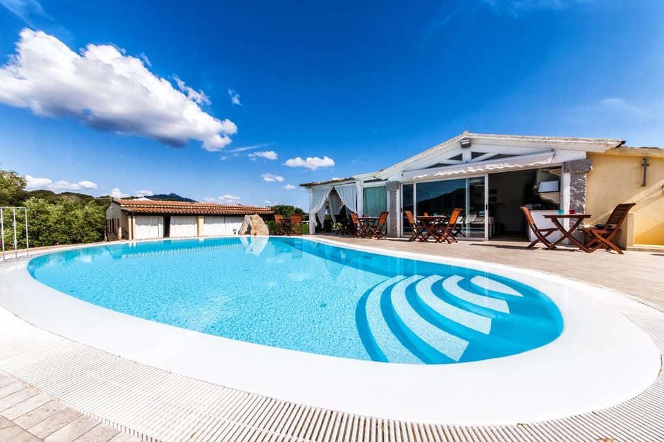 Swimming pool, Swimming pool