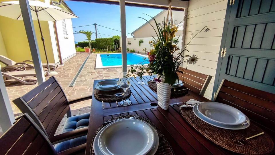 BBQ facilities, Pool view, Swimming pool