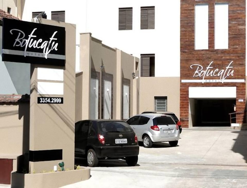 Property building, Facade/entrance, Property logo or sign