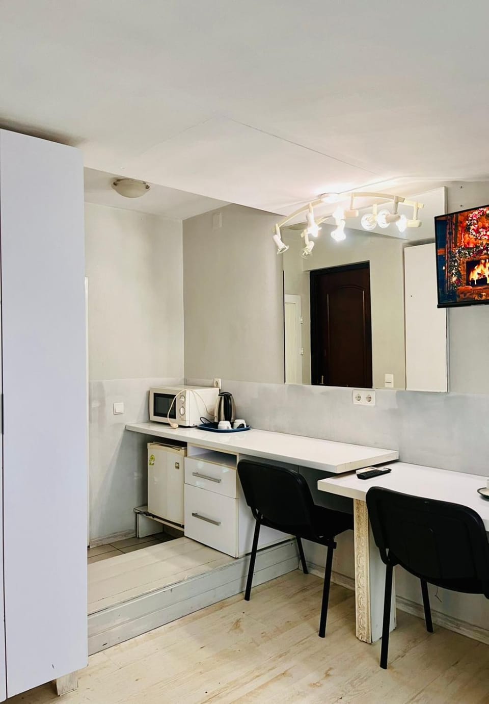 Kitchen or kitchenette