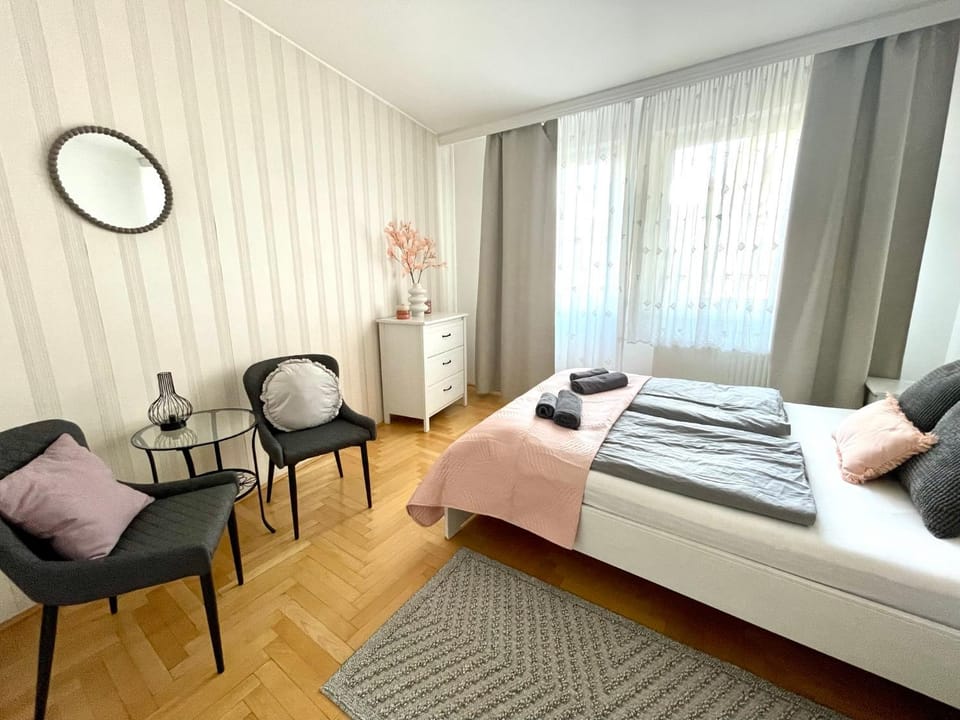 Photo of the whole room, Bedroom