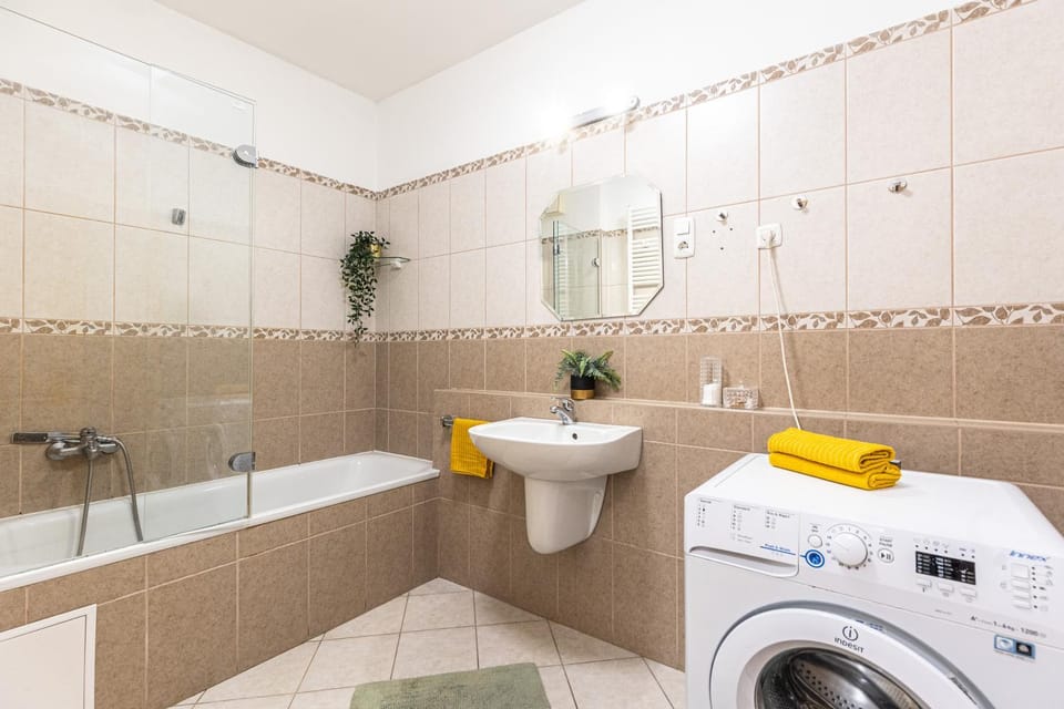 Shower, Bathroom, Bath, towels, washing machine