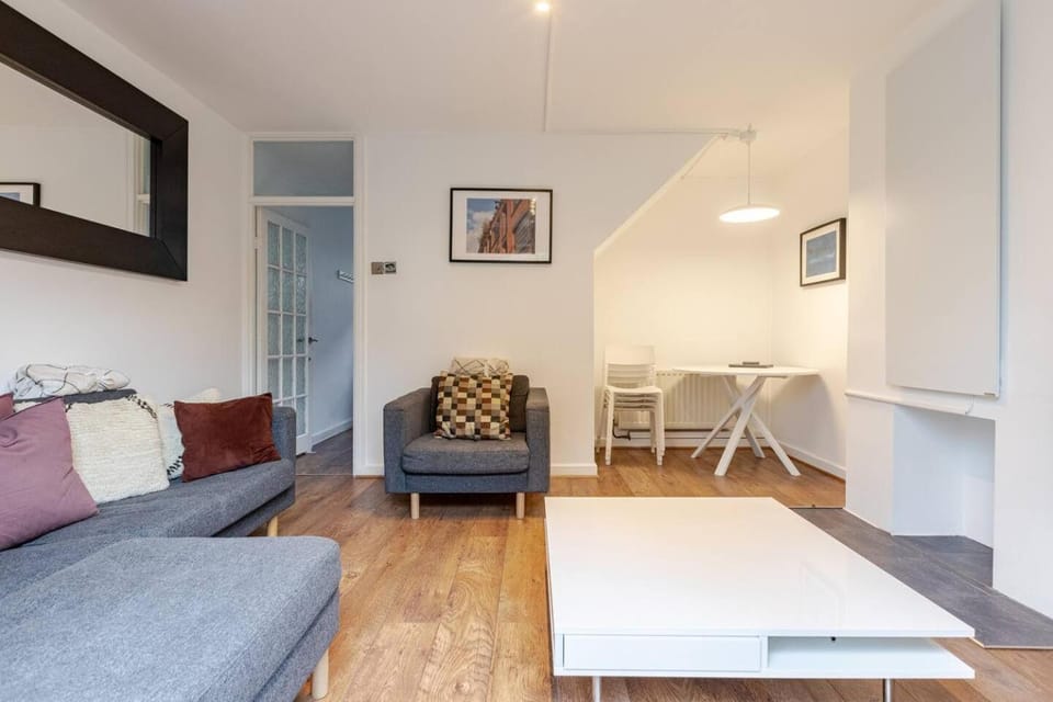 Charming 2-Bed Garden Flat Apartment in London Borough of Islington