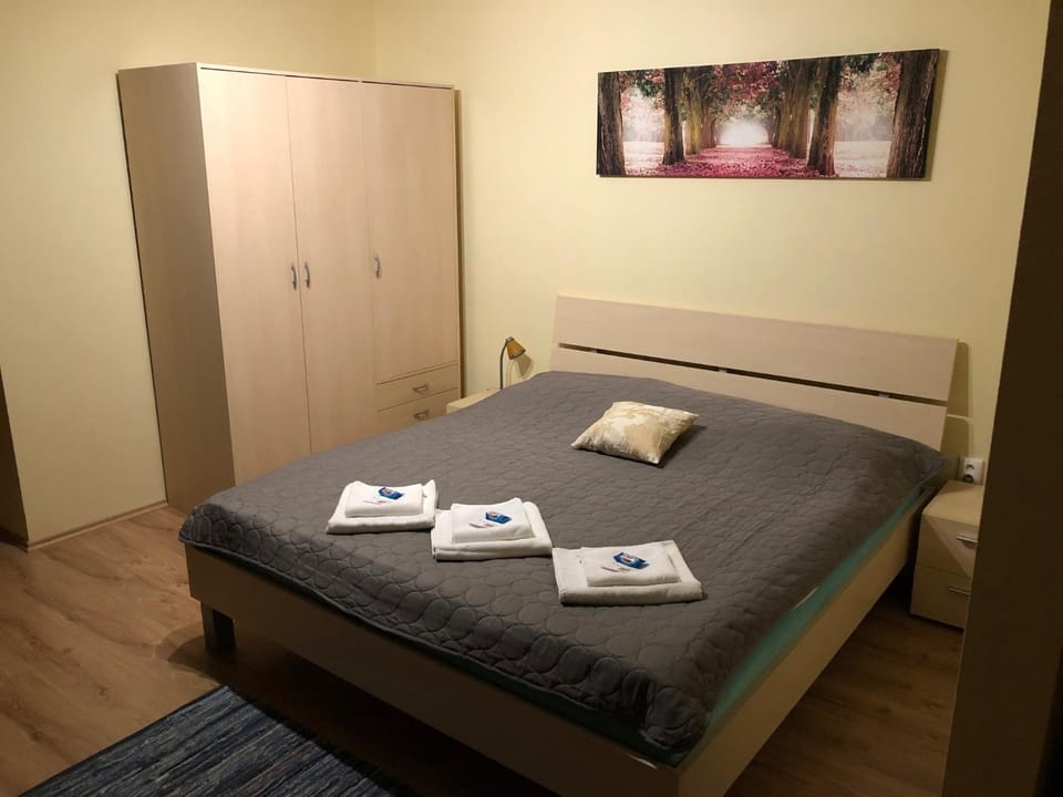 Bed, Photo of the whole room, Decorative detail, Bedroom