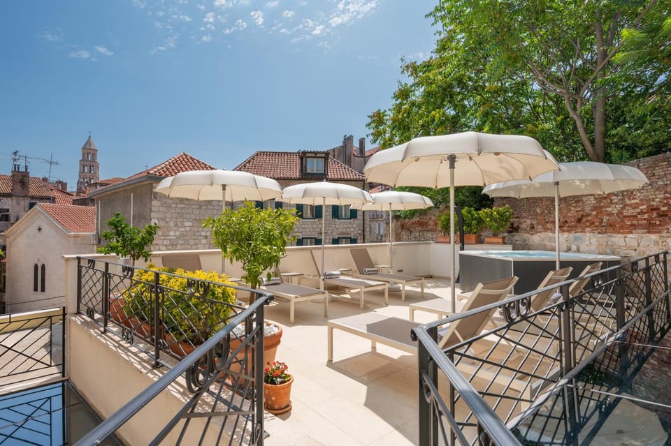Spa and wellness centre/facilities, sunbed