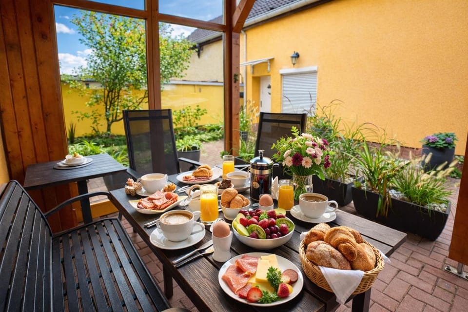 Balcony/Terrace, Food and drinks, Food, Breakfast