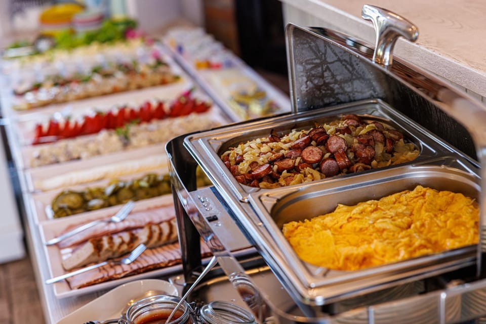 Continental breakfast, Buffet breakfast