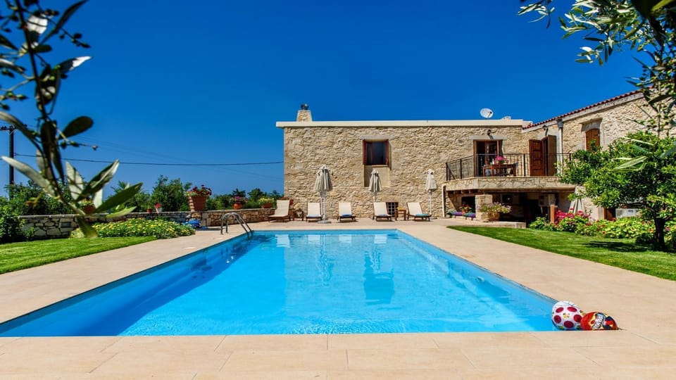 Property building, Garden, Swimming pool