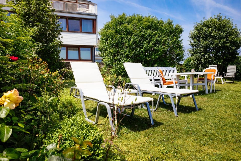 Garden, sunbed