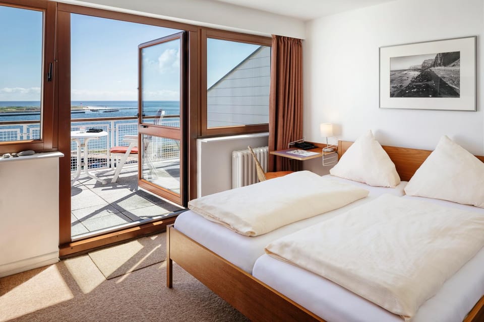 Bed, View (from property/room), Balcony/Terrace, Photo of the whole room, Sea view