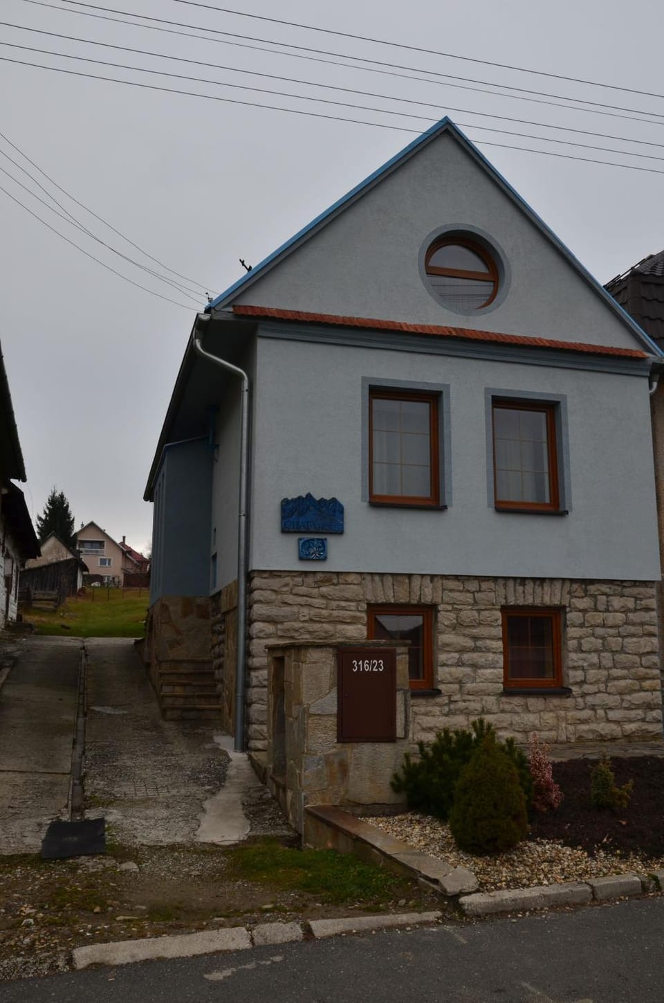 Facade/entrance, Neighbourhood