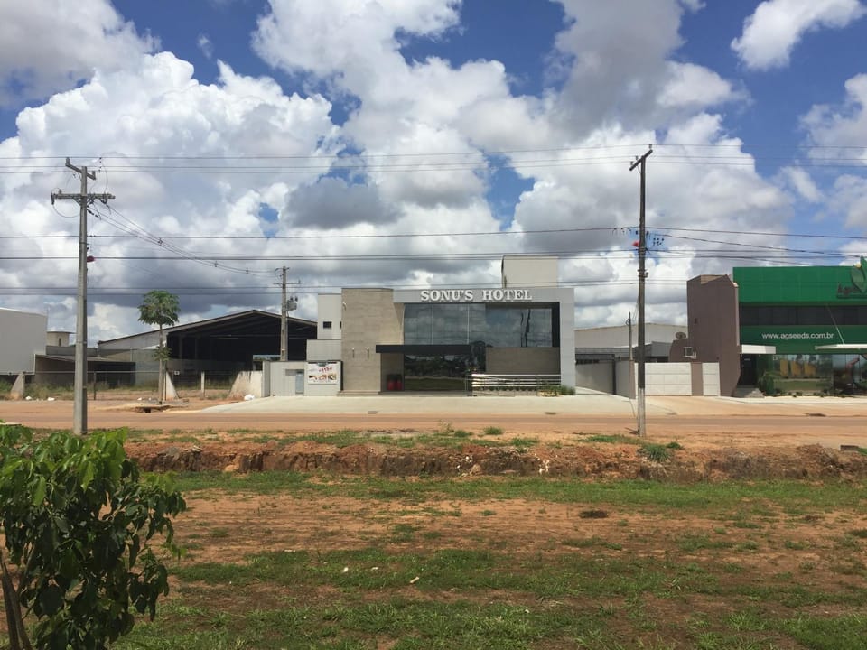 Facade/entrance