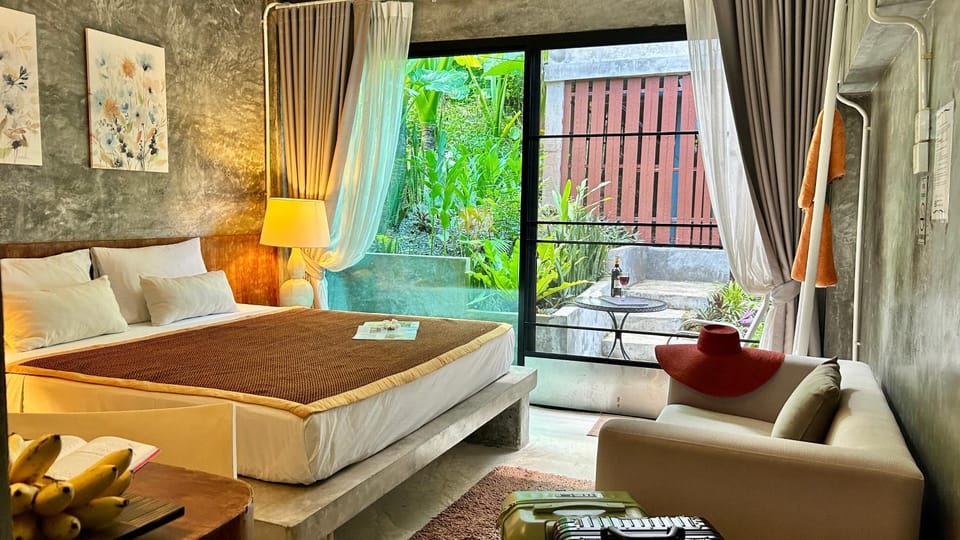 Bed, Garden, View (from property/room), Photo of the whole room, Seating area, Bedroom, Garden view, furniture, towels